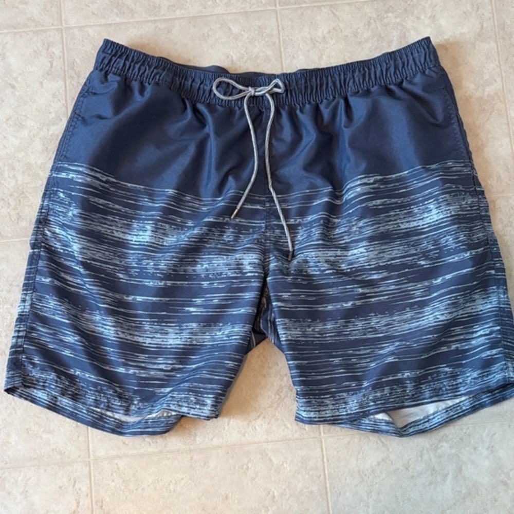 Kirkland Signature Men's Navy and Light Blue Swim Board Shorts Size XXL